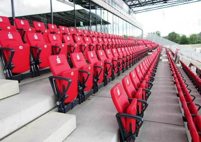 Tribühnenklappstuhl-VIP-Modell-Arena-3010-Pferderennbahn-Bestuhlung-Held